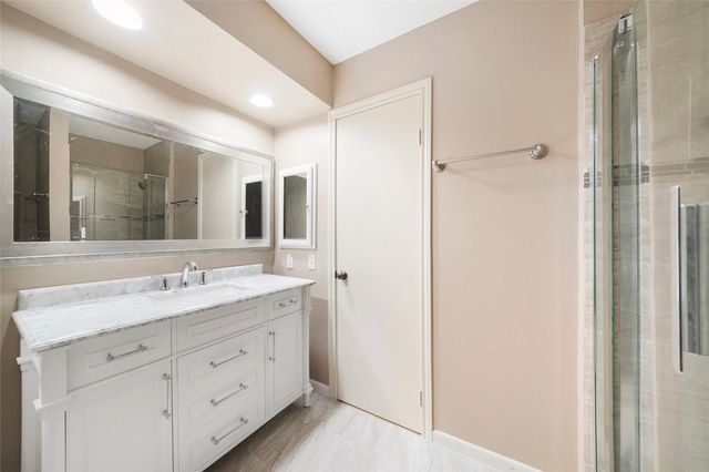 5939 Woodway Place Court, Houston, TX 77057