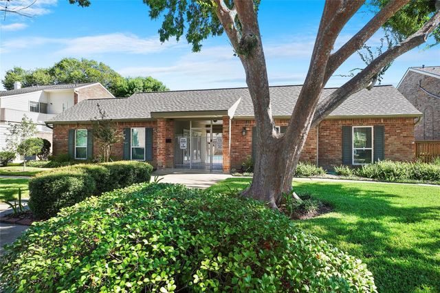 5939 Woodway Place Court, Houston, TX 77057