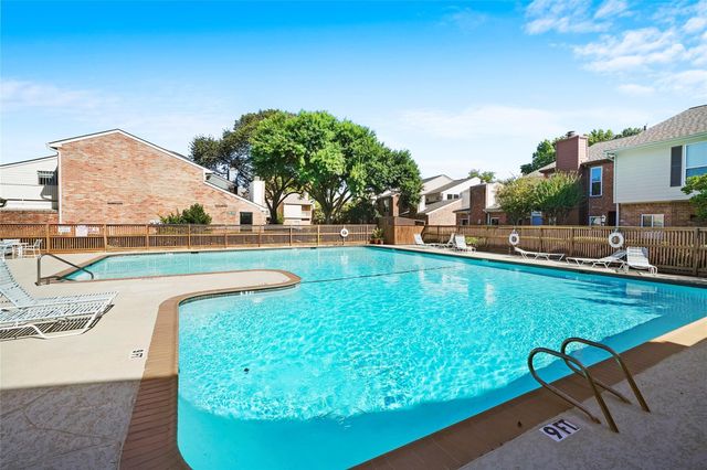 5939 Woodway Place Court, Houston, TX 77057