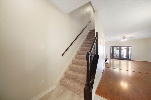 5939 Woodway Place Court, Houston, TX 77057