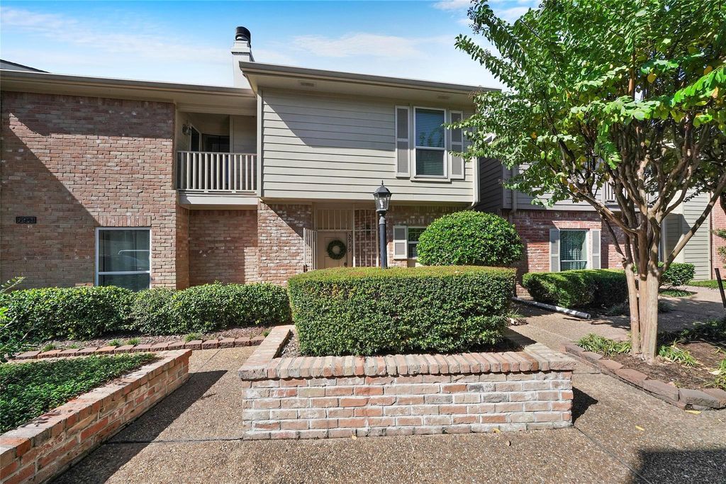 5939 Woodway Place Court, Houston, TX 77057