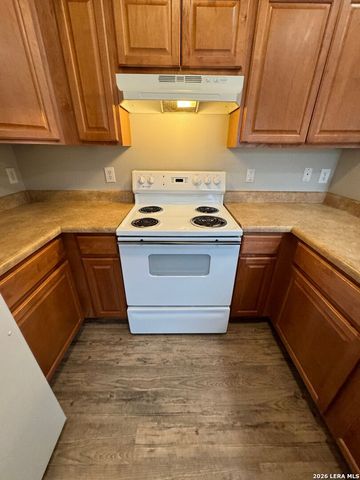 7802 Kingsbury Wood Unit 1, San Antonio, TX 78240