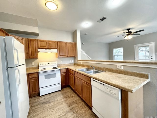 7802 Kingsbury Wood Unit 1, San Antonio, TX 78240