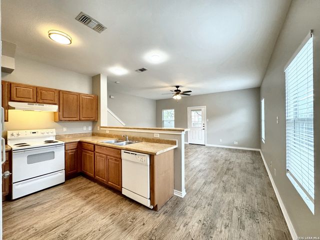 7802 Kingsbury Wood Unit 1, San Antonio, TX 78240