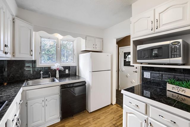 3420 Xenium Lane N, Plymouth, MN 55441