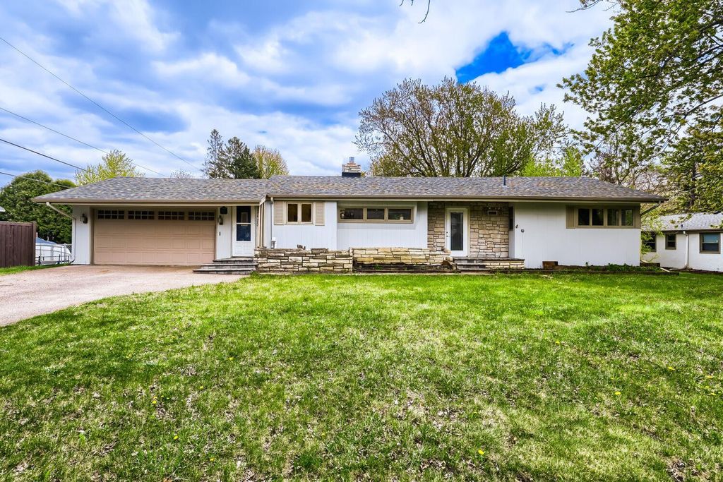 3420 Xenium Lane N, Plymouth, MN 55441