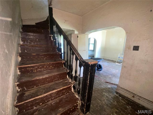6213 Westerhoff Avenue, St Louis, MO 63121