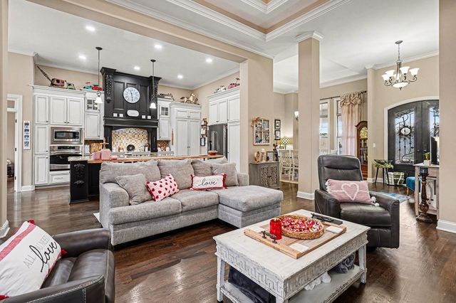 396 N Hunter Rd, Portland, TN 37148