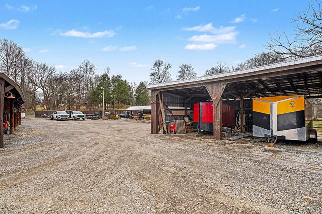396 N Hunter Rd, Portland, TN 37148