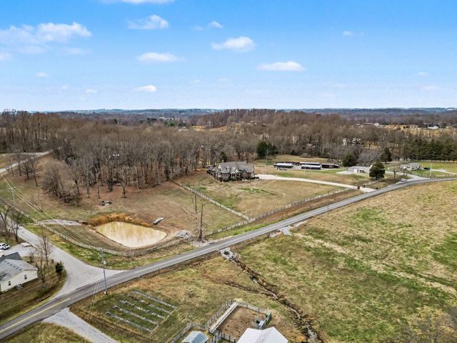 396 N Hunter Rd, Portland, TN 37148