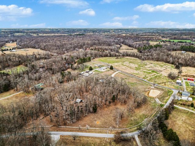 396 N Hunter Rd, Portland, TN 37148