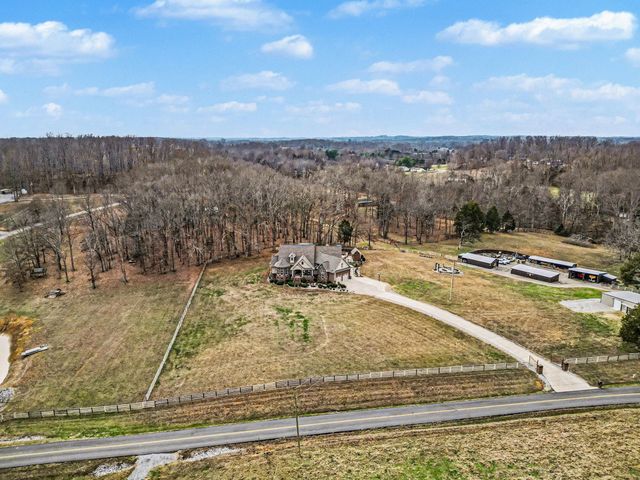 396 N Hunter Rd, Portland, TN 37148