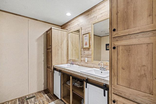 396 N Hunter Rd, Portland, TN 37148