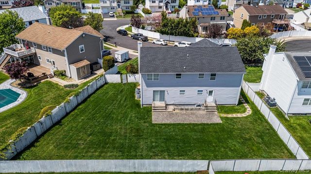 103 Clifton Court, Farmingdale, NY 11735