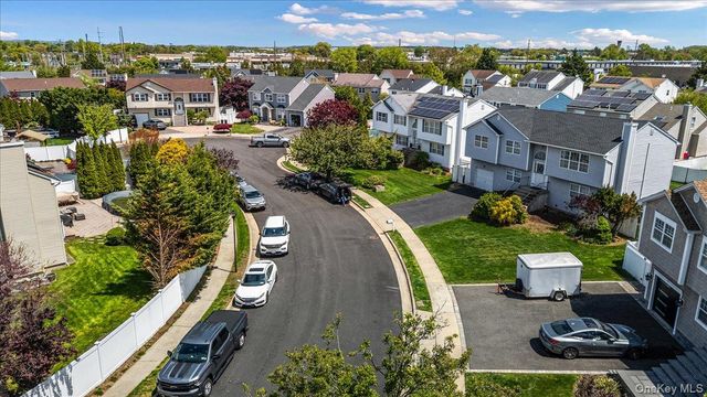 103 Clifton Court, Farmingdale, NY 11735