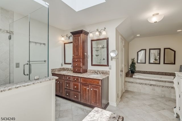 120 Woods End Dr, Bernards Twp., NJ 07920