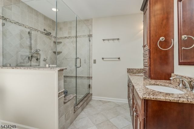 120 Woods End Dr, Bernards Twp., NJ 07920