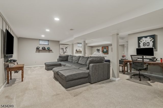 120 Woods End Dr, Bernards Twp., NJ 07920