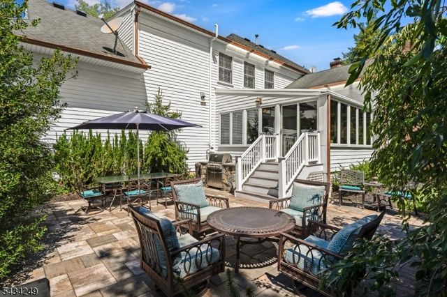 120 Woods End Dr, Bernards Twp., NJ 07920
