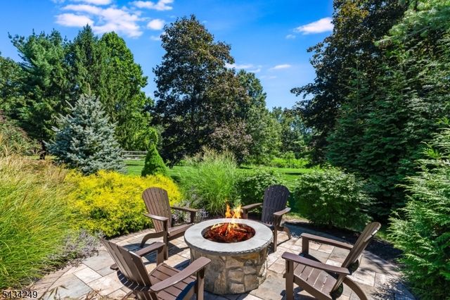 120 Woods End Dr, Bernards Twp., NJ 07920