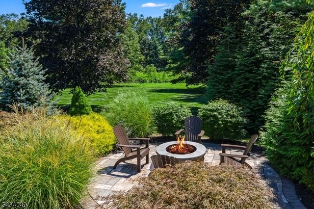 120 Woods End Dr, Bernards Twp., NJ 07920