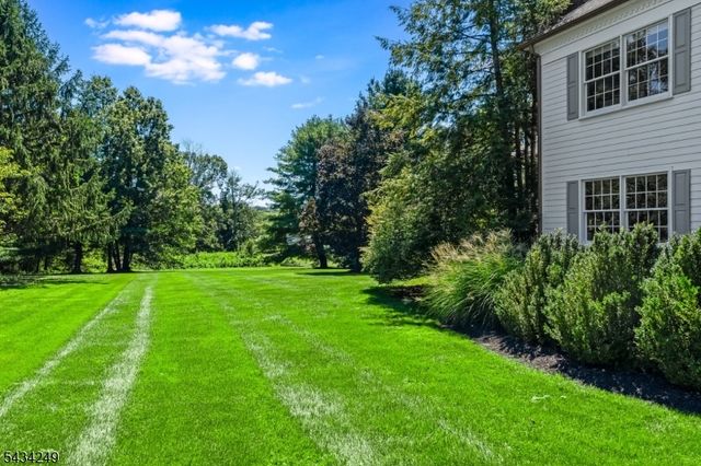 120 Woods End Dr, Bernards Twp., NJ 07920