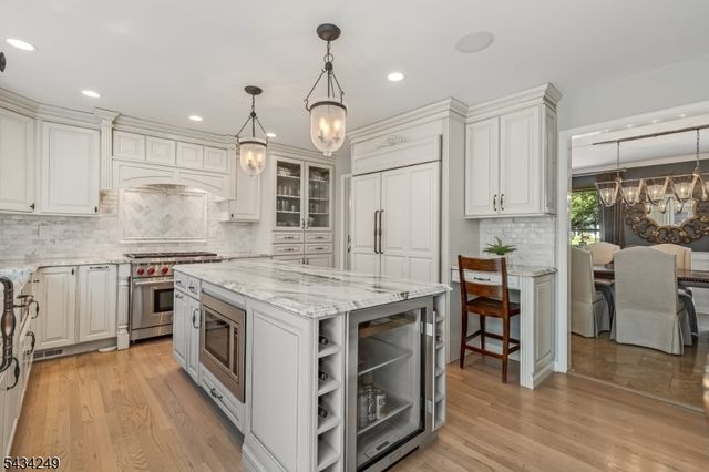 120 Woods End Dr, Bernards Twp., NJ 07920