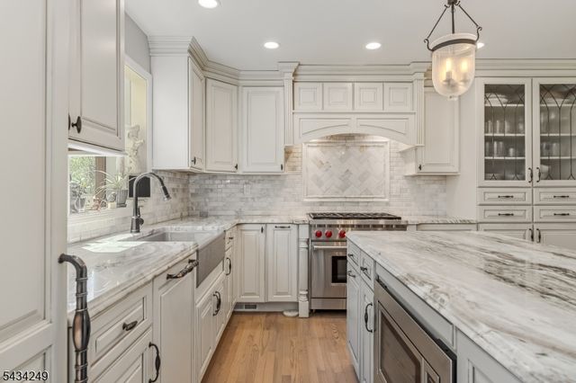 120 Woods End Dr, Bernards Twp., NJ 07920