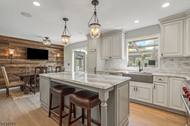 120 Woods End Dr, Bernards Twp., NJ 07920