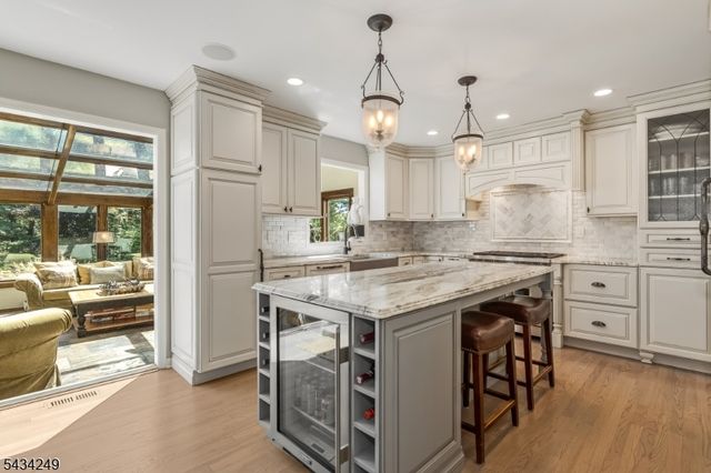 120 Woods End Dr, Bernards Twp., NJ 07920