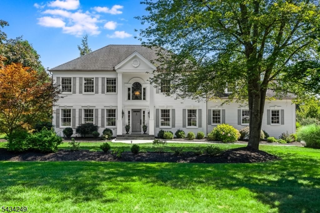120 Woods End Dr, Bernards Twp., NJ 07920