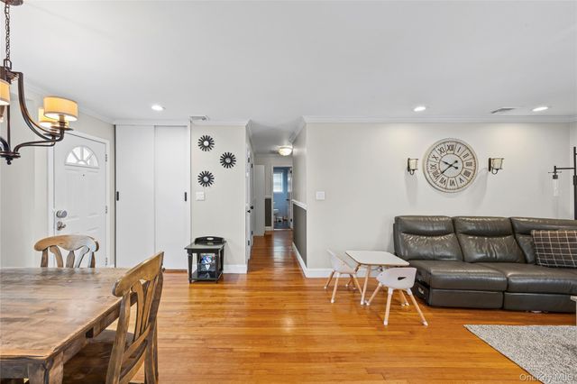 527 Spruce Lane, East Meadow, NY 11554