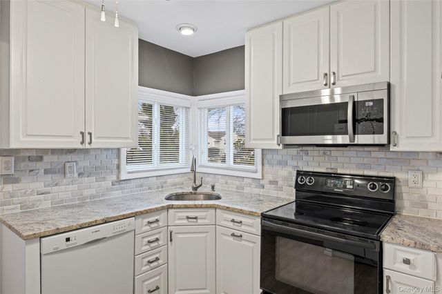 527 Spruce Lane, East Meadow, NY 11554