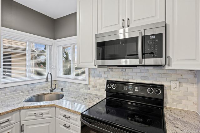 527 Spruce Lane, East Meadow, NY 11554