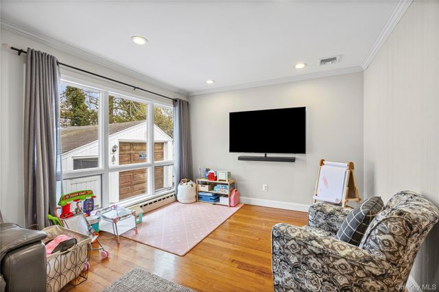 527 Spruce Lane, East Meadow, NY 11554