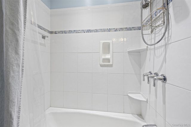 527 Spruce Lane, East Meadow, NY 11554