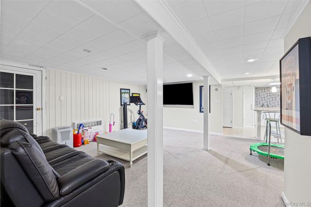 527 Spruce Lane, East Meadow, NY 11554