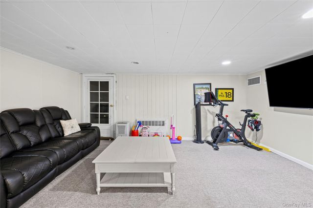 527 Spruce Lane, East Meadow, NY 11554