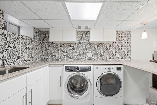 527 Spruce Lane, East Meadow, NY 11554