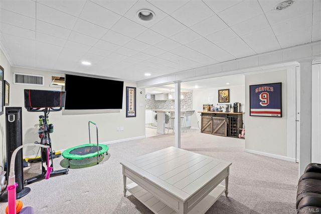 527 Spruce Lane, East Meadow, NY 11554