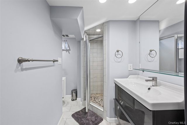 527 Spruce Lane, East Meadow, NY 11554