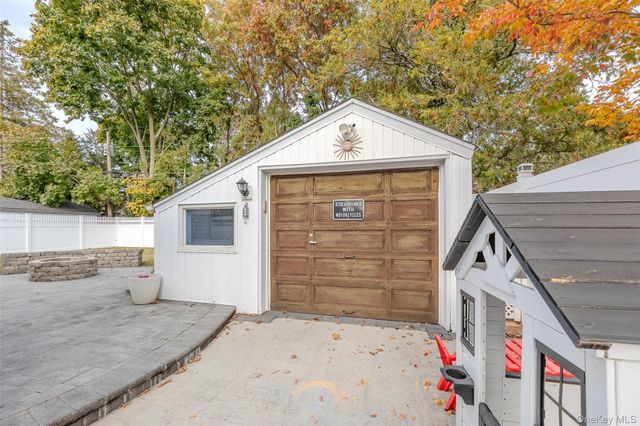 527 Spruce Lane, East Meadow, NY 11554