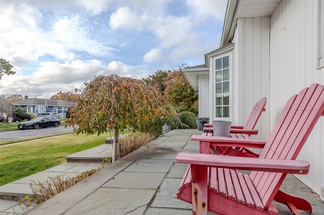 527 Spruce Lane, East Meadow, NY 11554