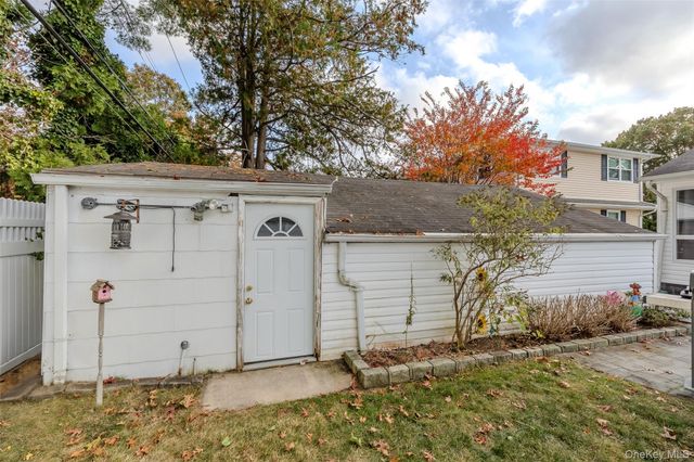 527 Spruce Lane, East Meadow, NY 11554