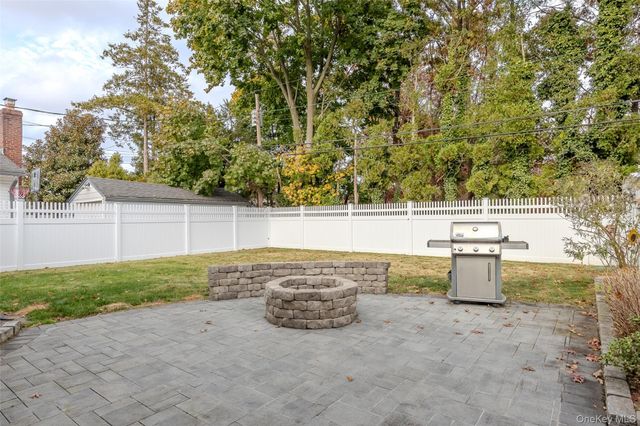 527 Spruce Lane, East Meadow, NY 11554