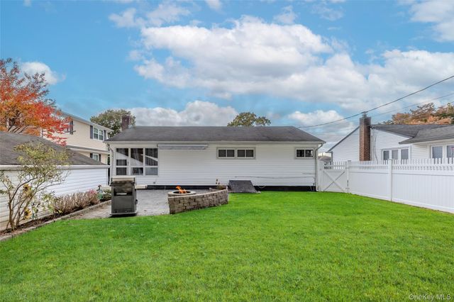 527 Spruce Lane, East Meadow, NY 11554