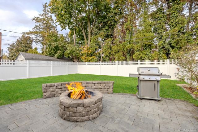 527 Spruce Lane, East Meadow, NY 11554