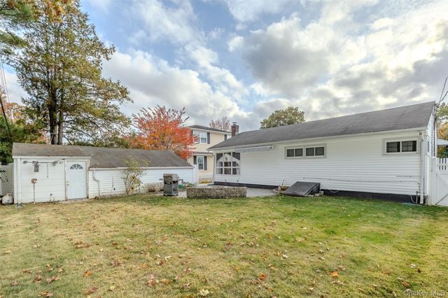 527 Spruce Lane, East Meadow, NY 11554