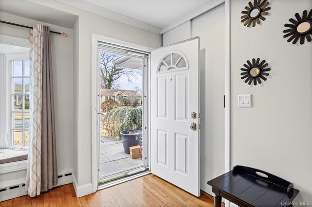 527 Spruce Lane, East Meadow, NY 11554