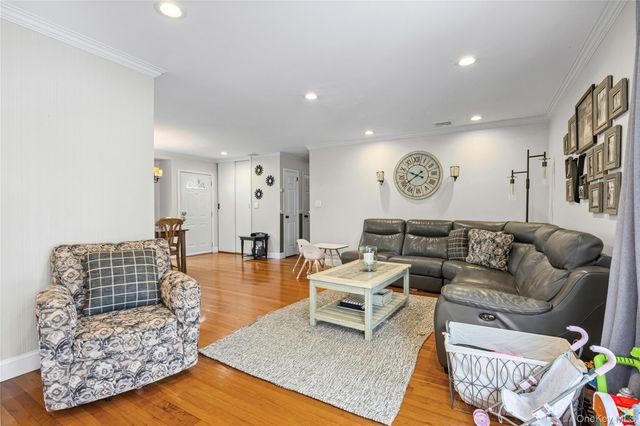 527 Spruce Lane, East Meadow, NY 11554